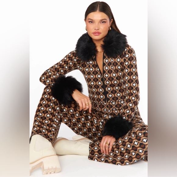 Show Me Your Mumu Zermatt Zip Up in Neutral Geo Jacquard Faux Fur - Picture 2 of 4